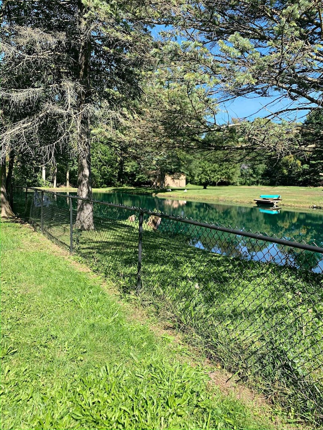 8520 Apple Blossom Ln, Flushing, MI 48433 - photo 4