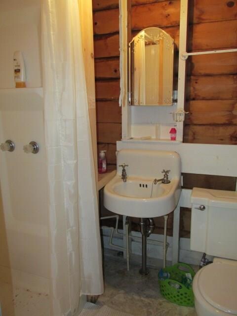 Full first floor bathroom.