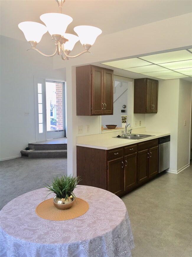 18199 Windmill Ct, South Bend, IN 46637 - photo 5