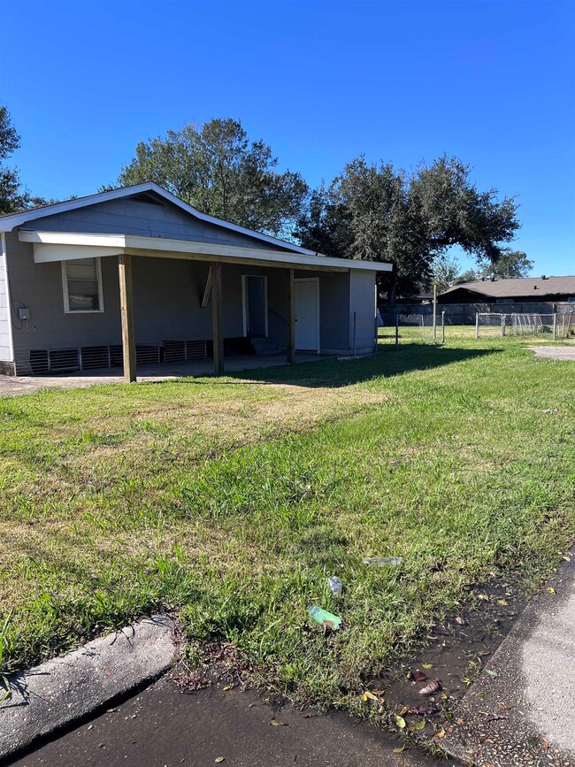 219 Patterson St, Houma, LA 70363 - photo 2