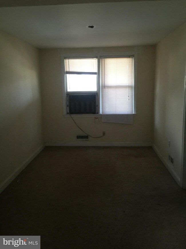 8645 Oak Rd, Parkville, MD 21234 - photo 2