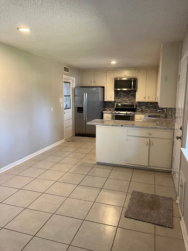 501 Merrill Dr, Bedford, TX 76022 - photo 5