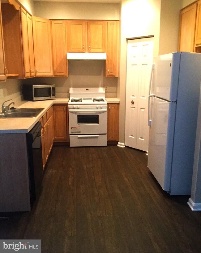 1171 Balsam Cir, Sykesville, MD 21784 - photo 6