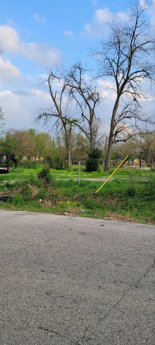 943 Green Meadow Ln, Houston, TX 77091 - photo 4