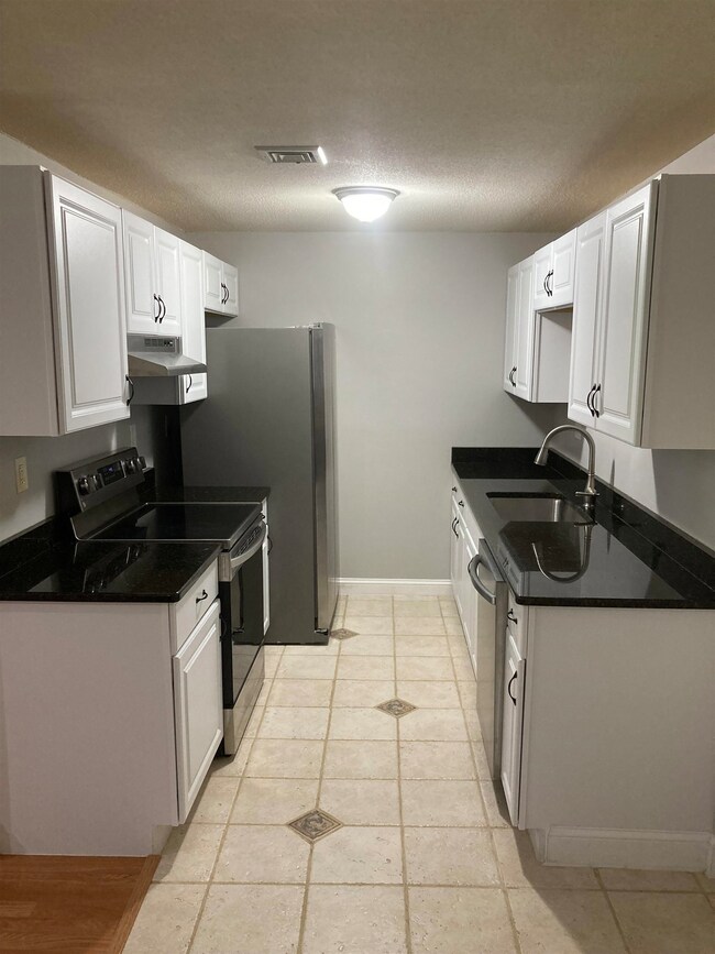 17 Blackstone Dr unit U1731, Nashua, NH 03063 - photo 5