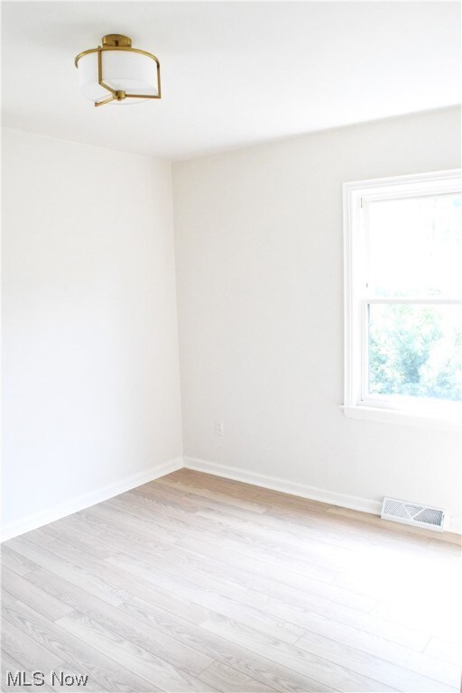 2448 E 37th St, Lorain, OH 44055 - photo 7