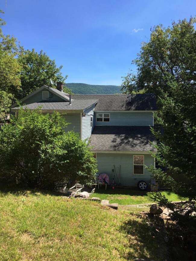 135 Cliff St, North Adams, MA 01247 - photo 3