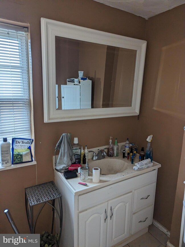 2951 Sumter Rd, Camden, NJ 08104 - photo 2