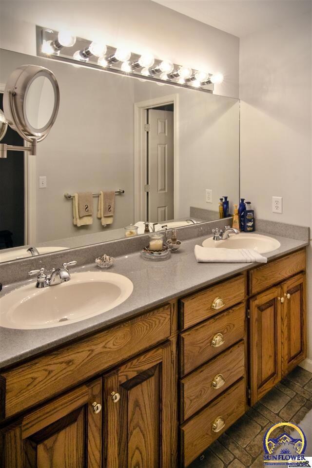 3612 SW Willow Brook Dr, Topeka, KS 66614 - photo 5