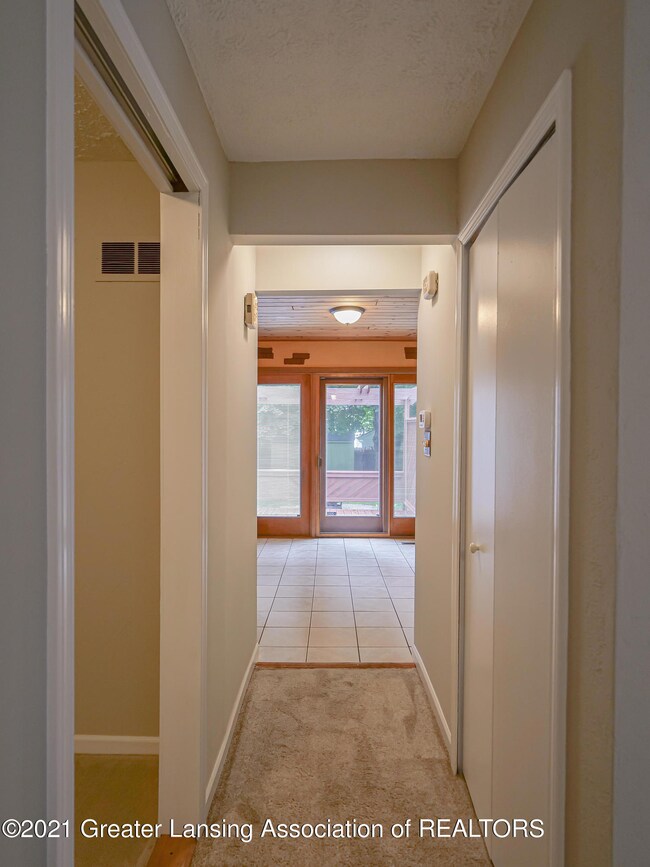 920 N Jenison Ave, Lansing, MI 48915 - photo 5