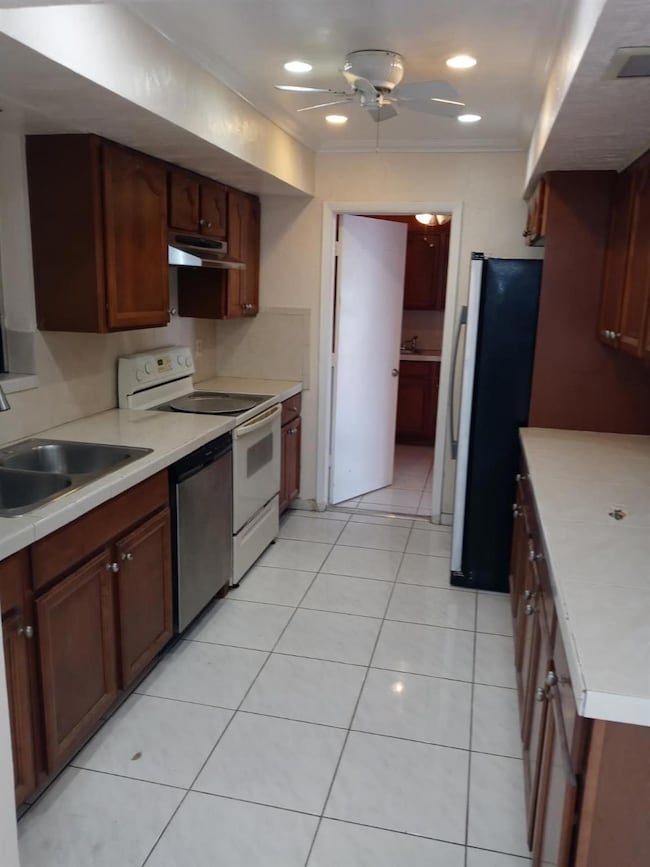 701 SW 4th St, Hallandale Beach, FL 33009 - photo 4