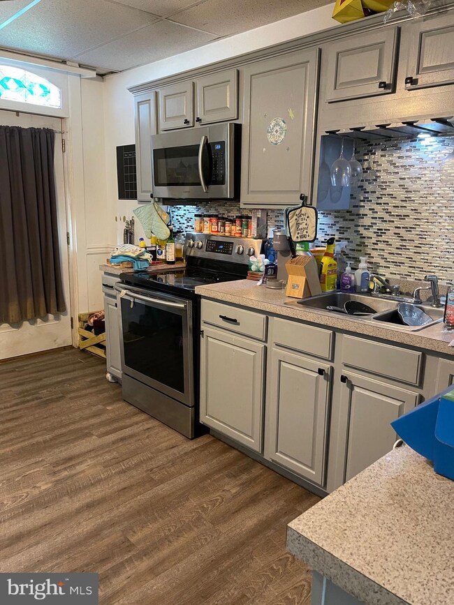 332 S Railroad St, Palmyra, PA 17078 - photo 5