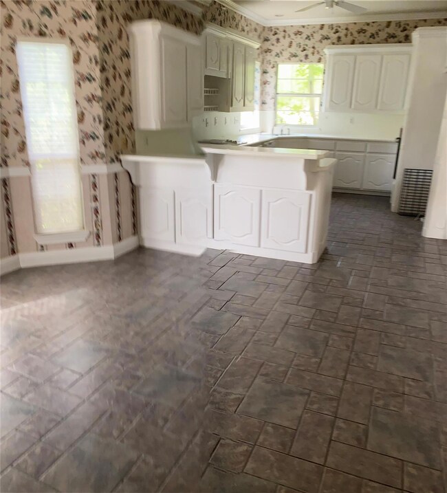 1061 White Bluff Dr, Whitney, TX 76692 - photo 6