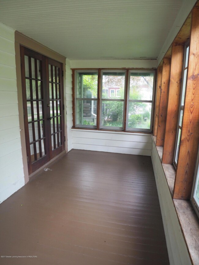 1532 N Genesee Dr, Lansing, MI 48915 - photo 3