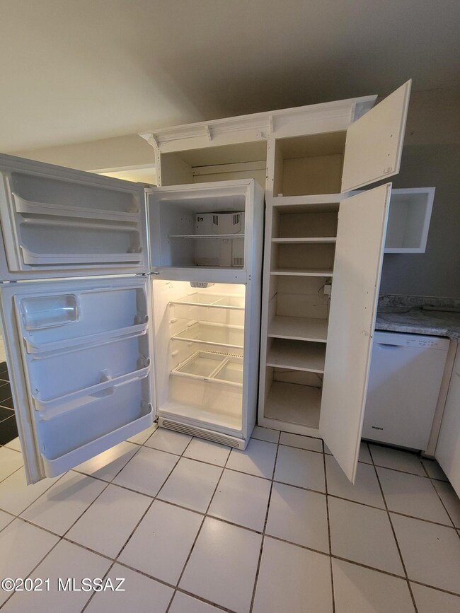 Kitchen and Pantry - 5901 N Oracle Rd 31