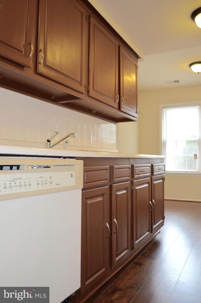 9003 Bonham Cir, Manassas, VA 20110 - photo 6