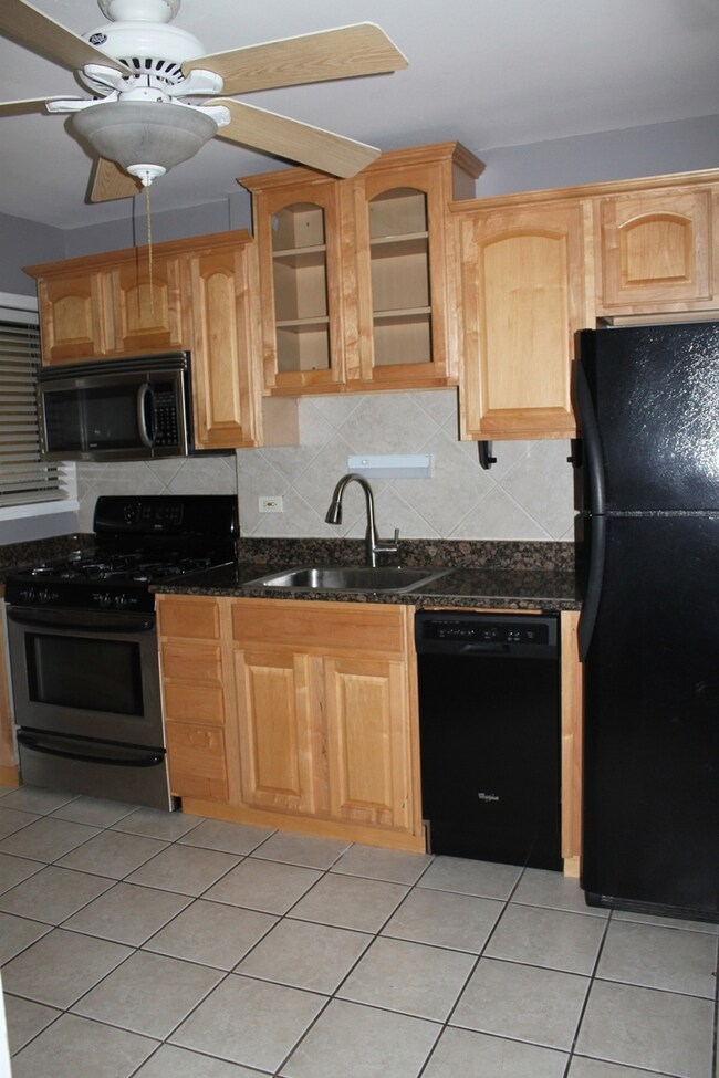 192 E Park Ave unit 2E, Elmhurst, IL 60126 - photo 3