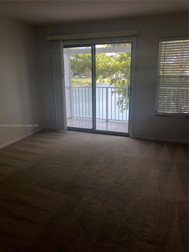 267 Cypress Point Dr unit 5, Palm Beach Gardens, FL 33418 - photo 4