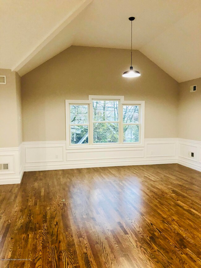 32 Dorothea Place unit 2, Staten Island, NY 10306 - photo 2