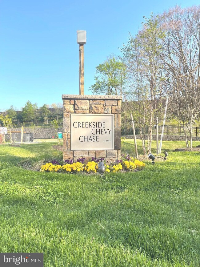 3705 Glenmoor Reserve Ln, Chevy Chase, MD 20815 - photo 2