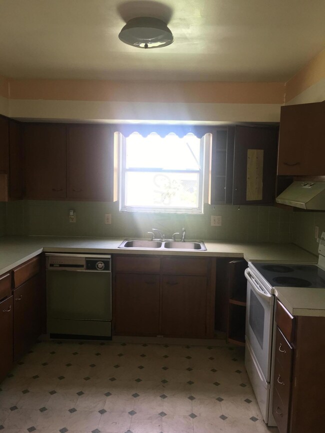 1730 Harrington Dr, Columbus, OH 43229 - photo 7