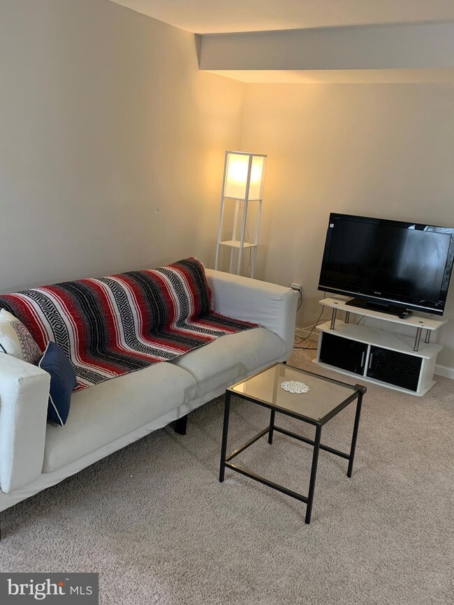 559 W Diamond Ave, Gaithersburg, MD 20877 - photo 4