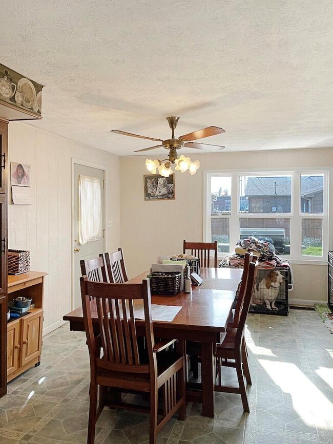 1308 S Prairie St, Frankfort, IN 46041 - photo 7