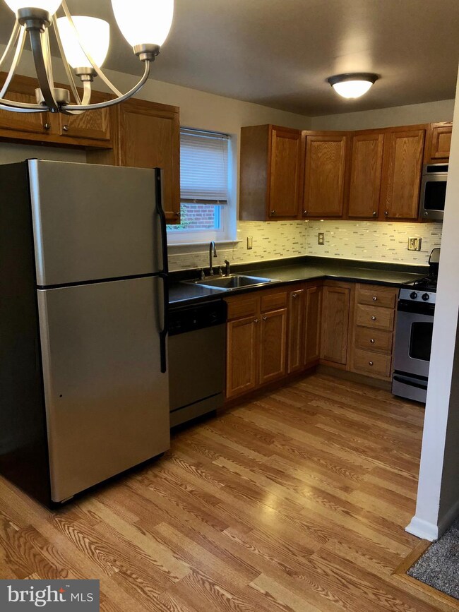 3232 Albemarle Ave unit LOWER UNIT, Drexel Hill, PA 19026 - photo 3