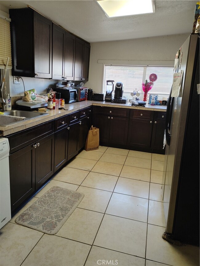 16742 Sunset Dr, Victorville, CA 92395 - photo 2