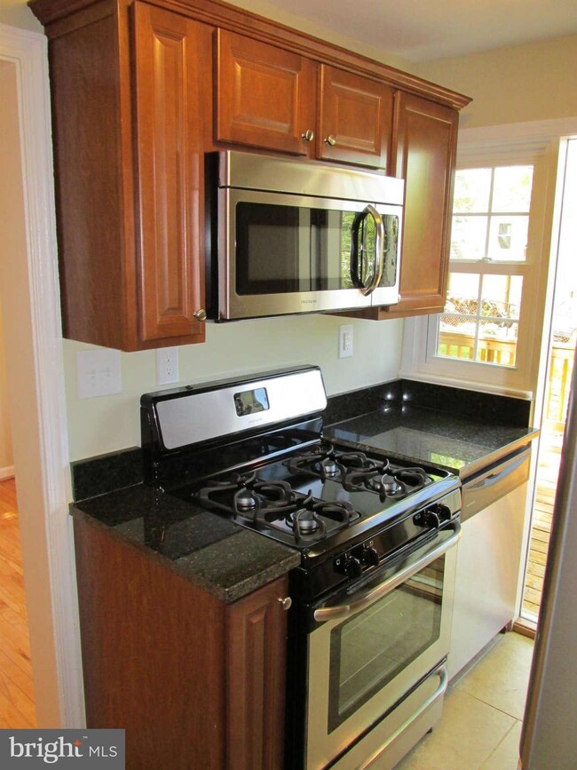 2731 Farnsworth Dr, Alexandria, VA 22303 - photo 5