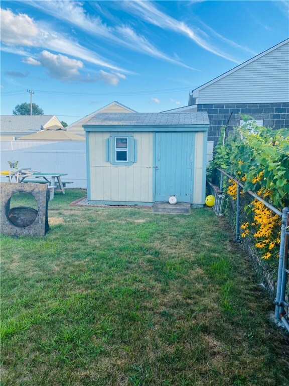 27 Busby St, Pawtucket, RI 02860 - photo 6