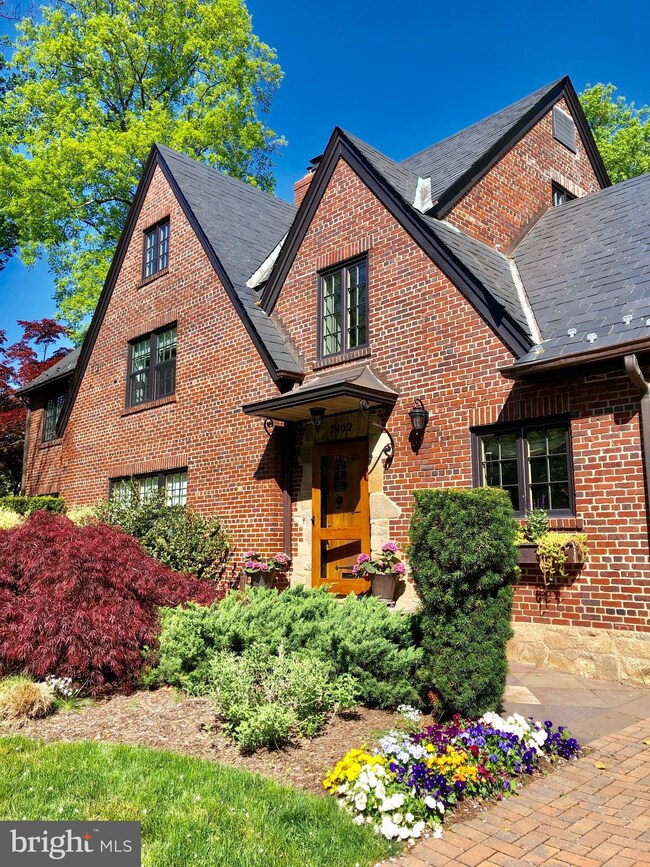 7402 Meadow Ln, Chevy Chase, MD 20815 - photo 2