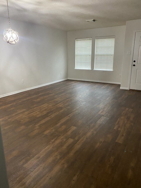 9318 Garfield Park Ln, Houston, TX 77075 - photo 5