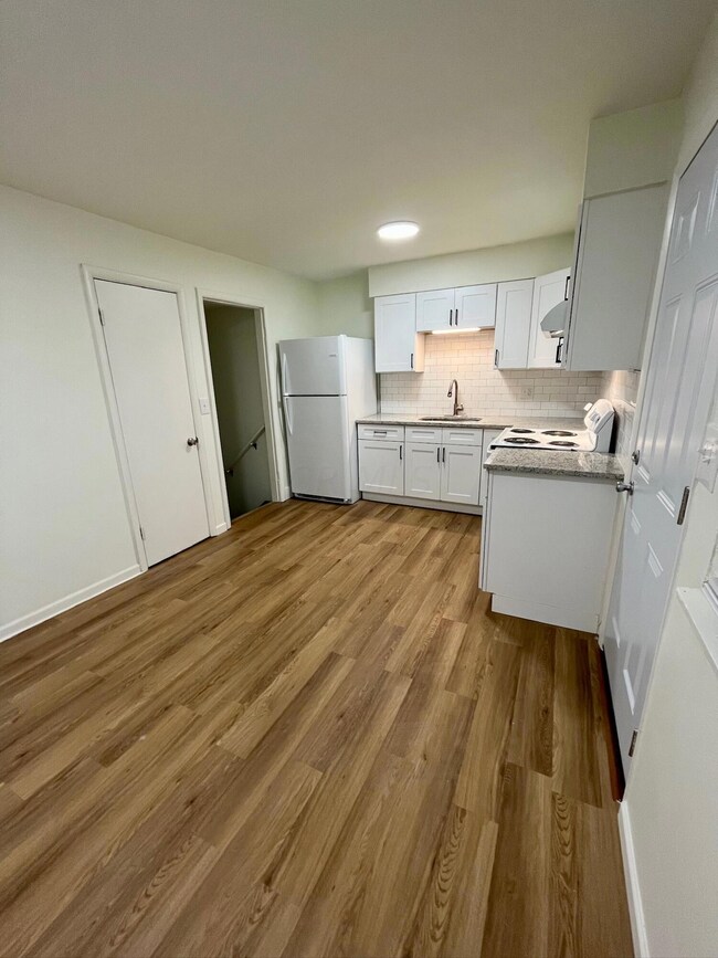 1975 Dunbar Dr unit D, Columbus, OH 43224 - photo 3