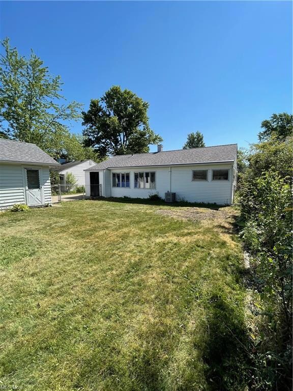 4208 Talbot Ln, Lorain, OH 44055 - photo 4