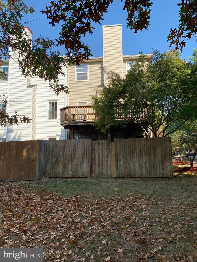 13113 Silver Maple Ct, Bowie, MD 20715 - photo 2