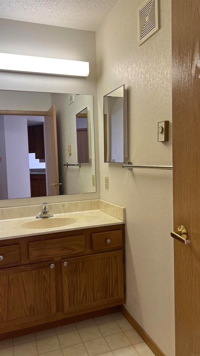 520 S 1st Ave unit 121, New Hampton, IA 50659 - photo 7