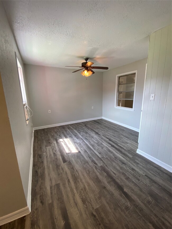7816 James St unit 7818, Pearland, TX 77584 - photo 5