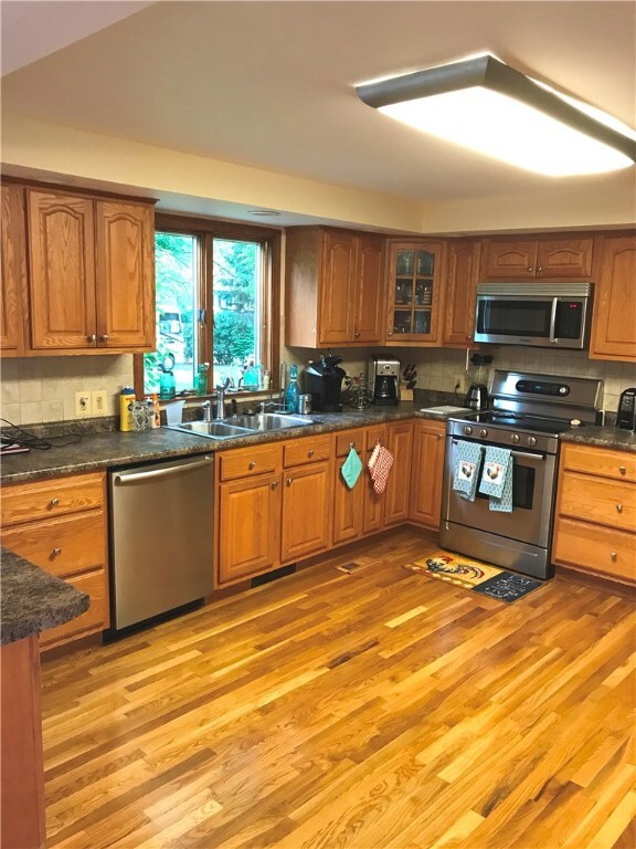 28 Peck St, Swansea, MA 02777 - photo 5