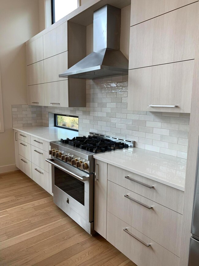 19146 Gateway Loop, Bend, OR 97702 - photo 6