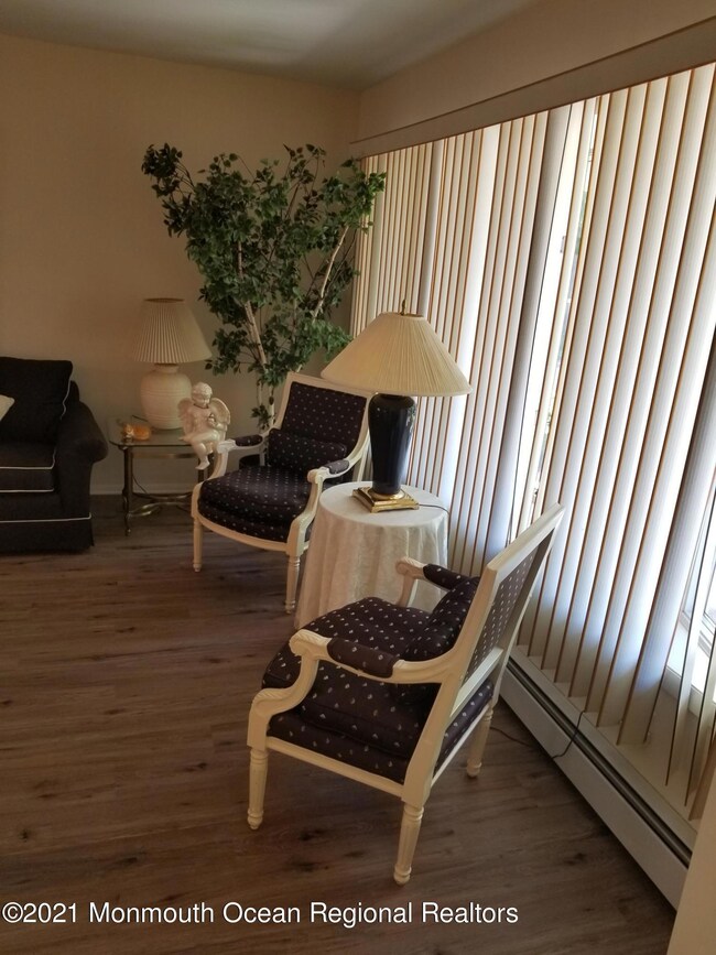 28 mapleton living rm 1 - Copy