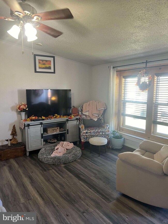 385 Edgewood Ave, Saint Thomas, PA 17252 - photo 5