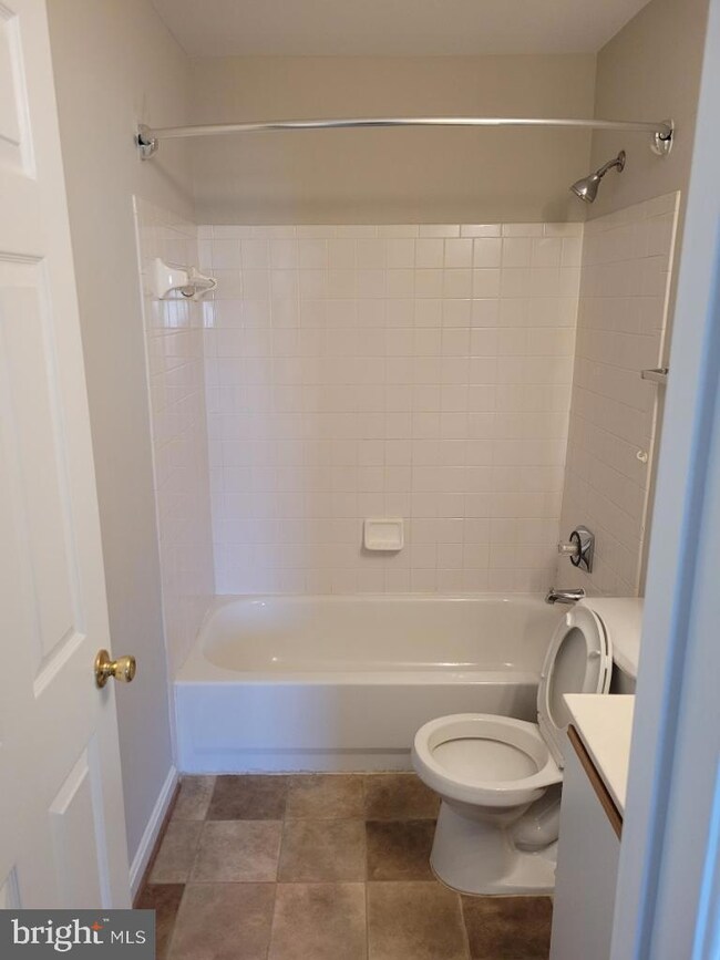 1025 Gardenview Loop unit 304, Woodbridge, VA 22191 - photo 7