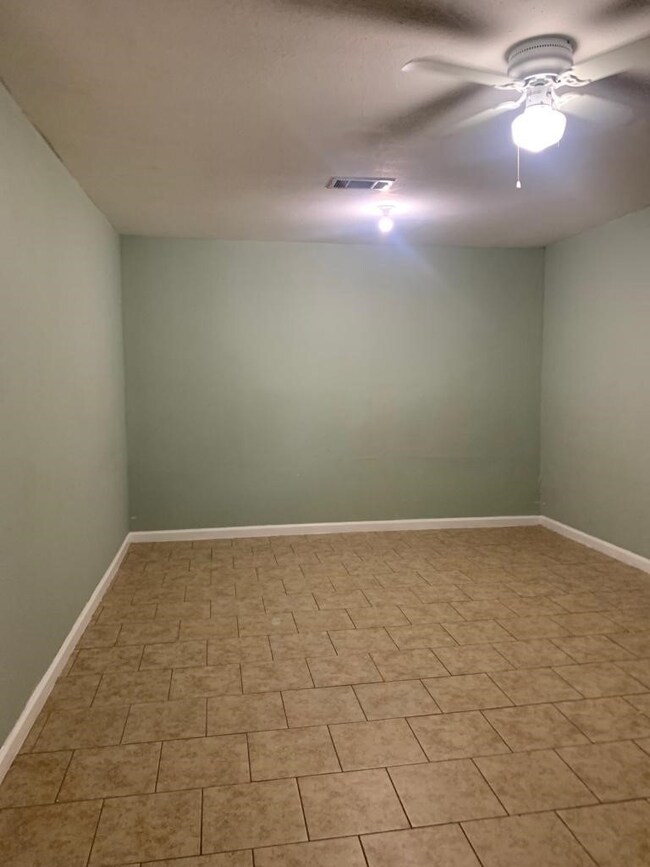 1822 Lone Oak Rd unit B, Houston, TX 77093 - photo 7