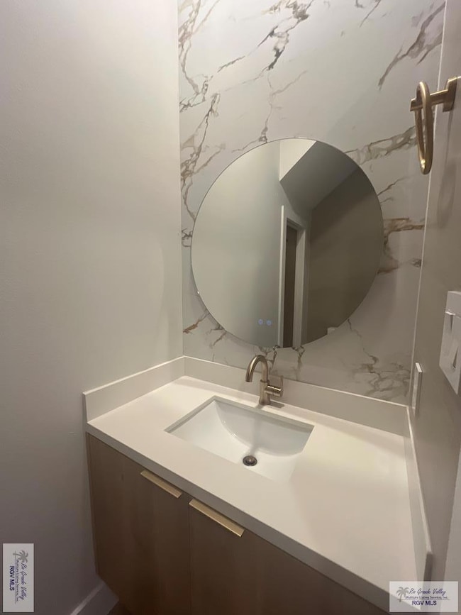 702 W Juniper Dr unit A-B, Harlingen, TX 78552 - photo 4