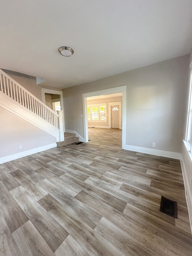 503 W 6th St, Anderson, IN 46016 - photo 7