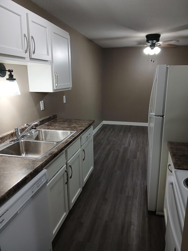 801 Pearl Ave unit 106, Marshall, MN 56258 - photo 2