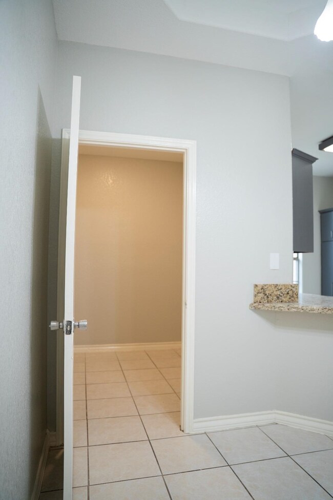 8801 Justice Dr, Laredo, TX 78045 - photo 7