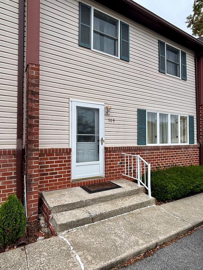 709 Chert Ln, Beckley, WV 25801 - photo 2