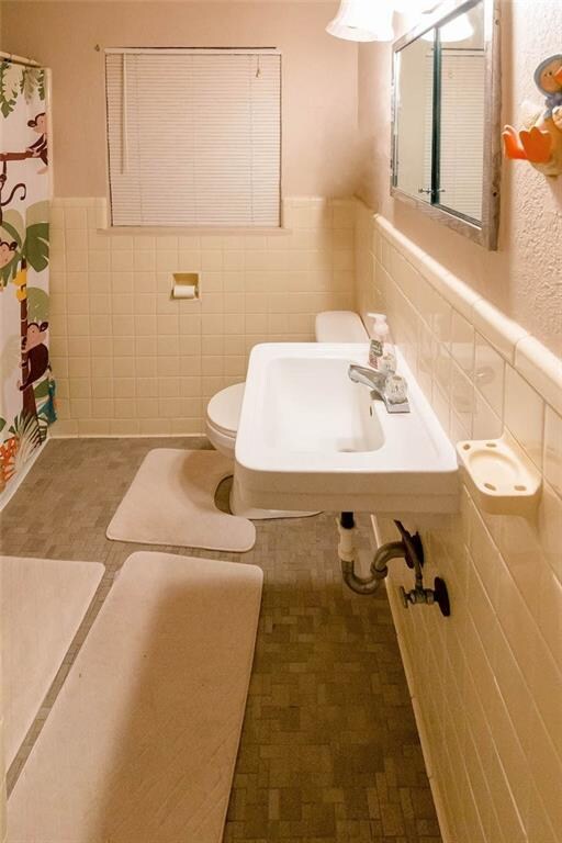 Full bathroom #1